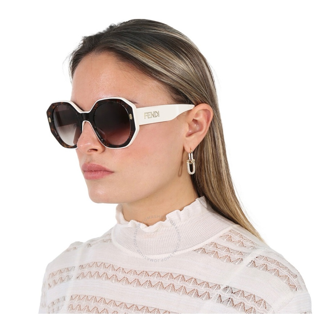 FENDI ☀️ sunglasses - Picture 2 of 9